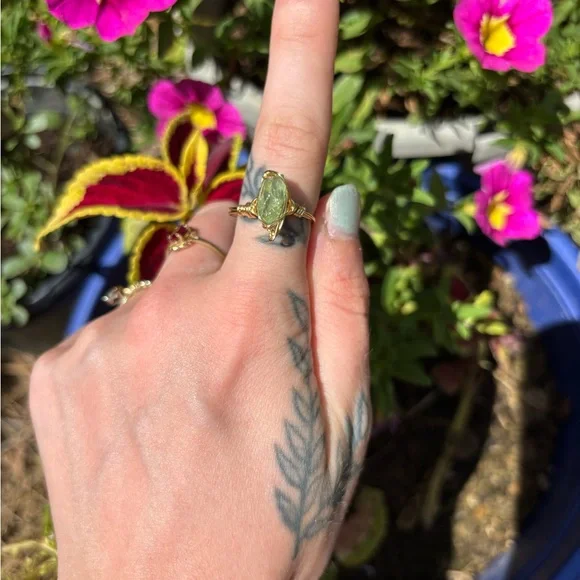 Green apatite ring - Picture 3 of 4